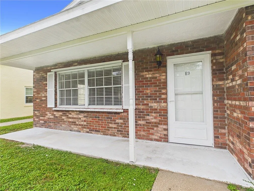 2 bed, 2.0 bath, 882 sqft, $1,800 — Photo 2