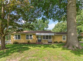2504 Queen Ridge Dr, Independence, MO 64055