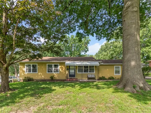 2504 Queen Ridge Dr, Independence, MO 64055