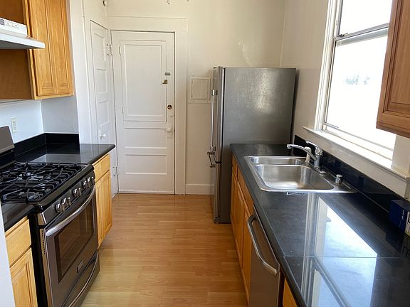 5th image of 1360 Green St #10