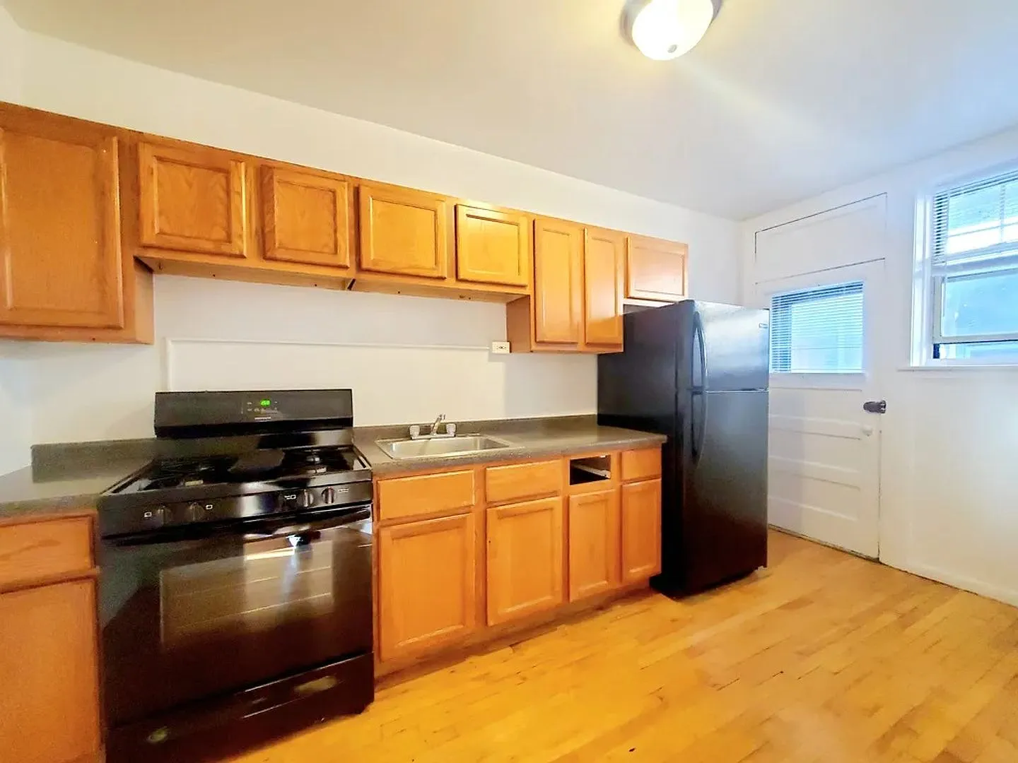 Belmont-Cragin Two Bed/One Bath ~ Heat Included ~ Income Guidelines Apply — Photo 4