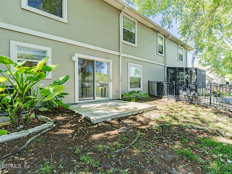 1630 Vineland Cir #B — Photo 33