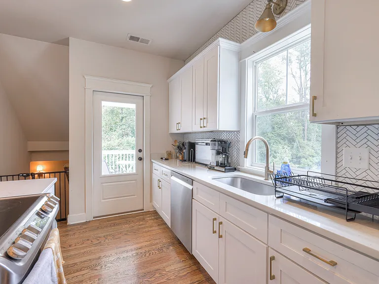 901 Curdwood Blvd — Photo 10