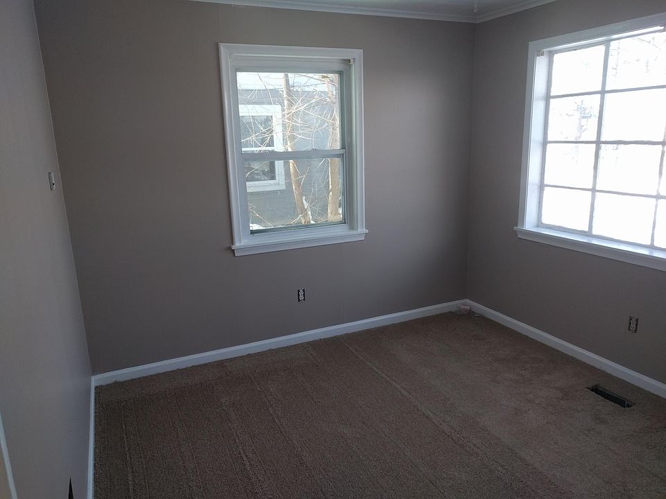2nd image of 639 Heights Rd #West
