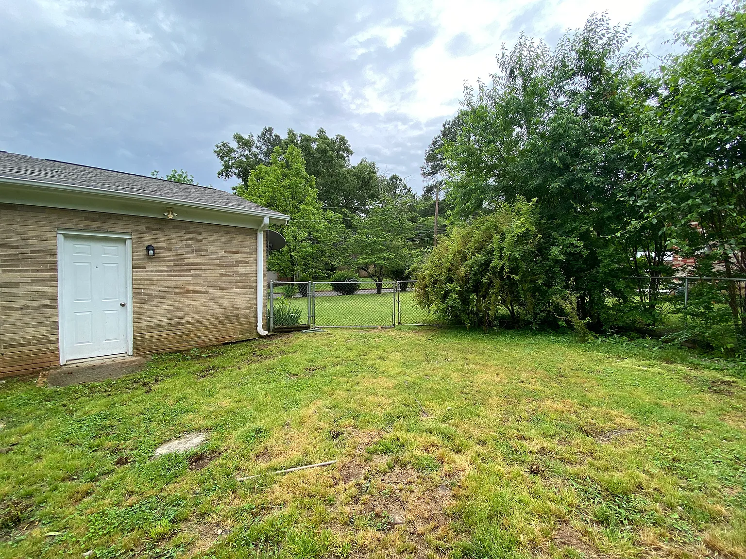 Large Corner Lot! — Photo 4
