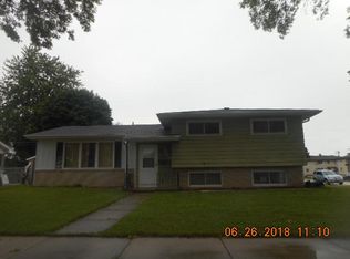 800 Saxony Dr, Racine, WI 53402