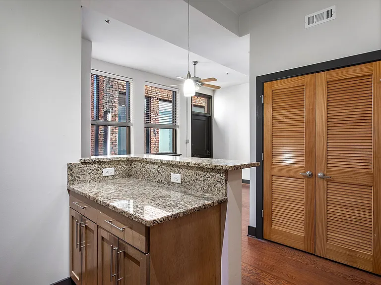 306 E Grace St #204 — Photo 17