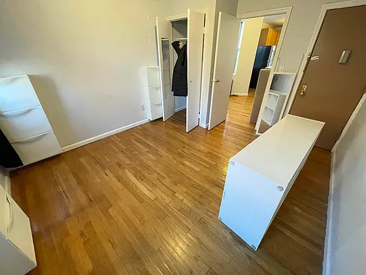 Rented by Tapiro Realty | media 2