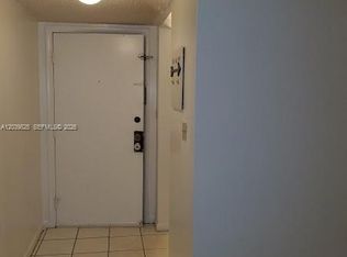 8635 NW 8th St APT 423, Miami, FL 33126