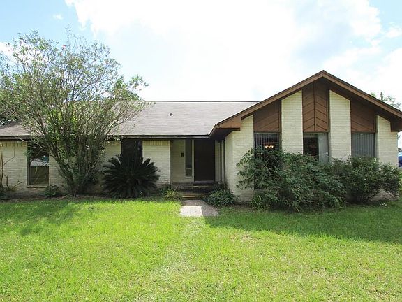 Beautiful One-Story with 2 Large Living Areas, 3 Bedrooms and 2.5 Baths. Great Backyard with Patio!