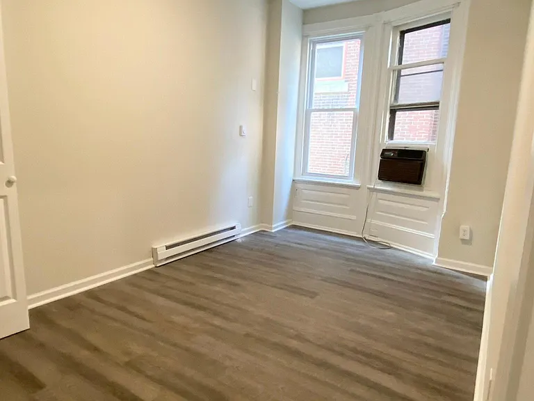 908 S 47th St #1F — Photo 6