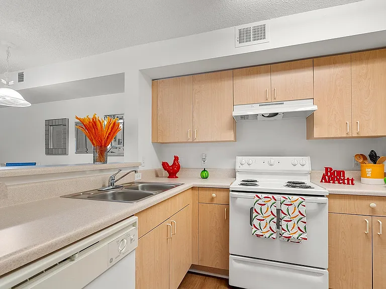 Bella Vista Apartments — Photo 53