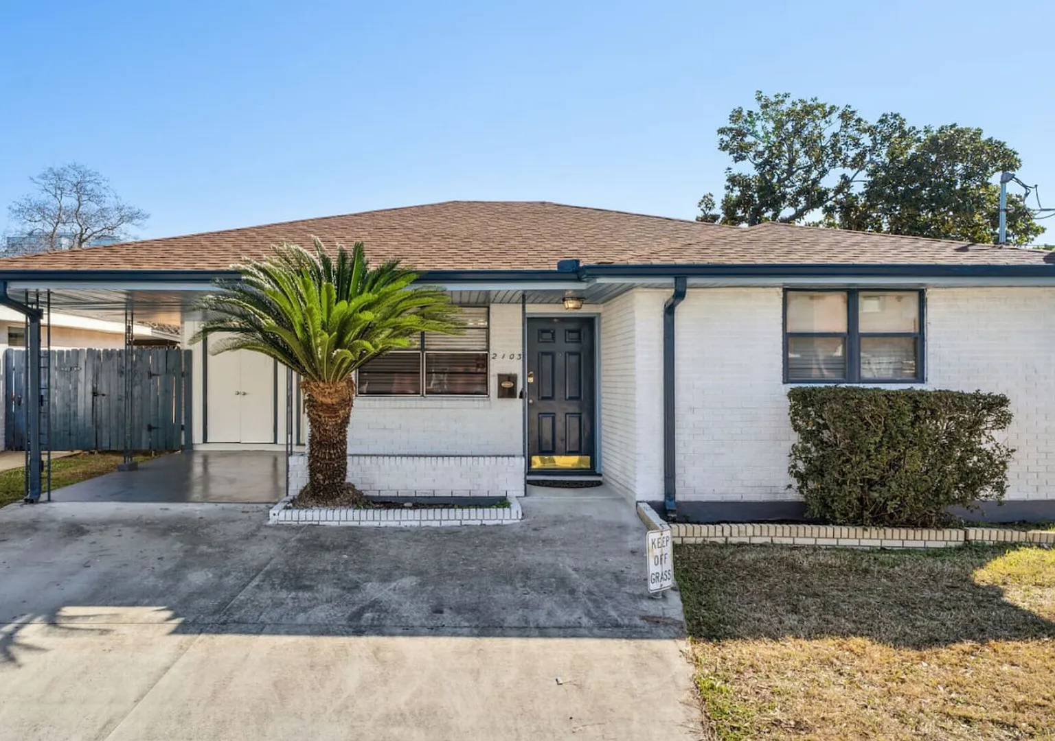 Luxury 2BR Gateway-NOLA Escape with Carport — Photo 1