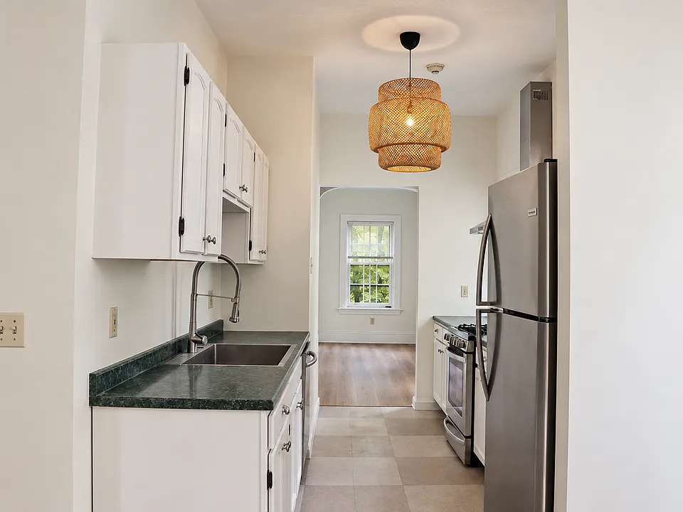23 Chapin Ave #2L