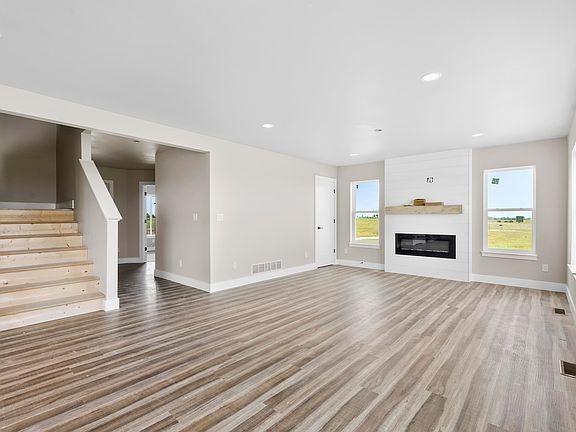 4th image of 5761 Wall St