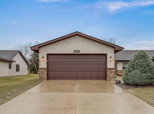 2034 Vierling Dr E, Shakopee, MN 55379