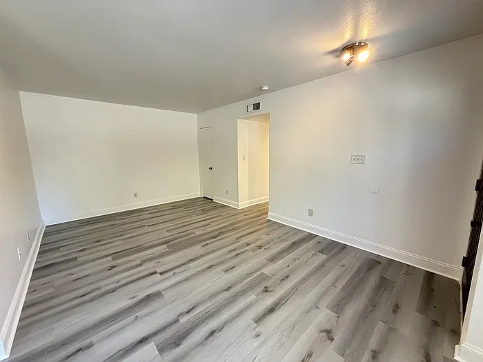 2 bed, 1.0 bath, 1000 sqft, $1,235 — Photo 3