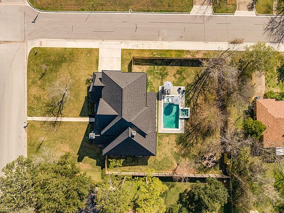2nd image of 1210 Walton Dr
