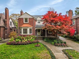 26560 Dundee Rd, Huntington Woods, MI 48070