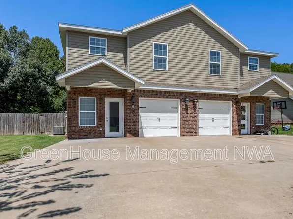 820 Baker St NW, Gravette, AR 72736