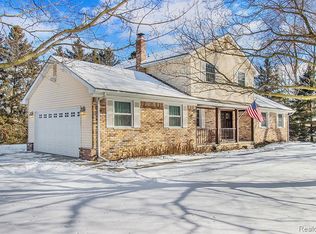 10435 Villa Dr, Brighton, MI 48114