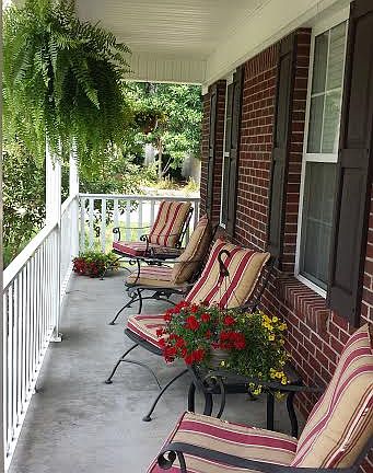 4th image of 137 Fox Tail Ln
