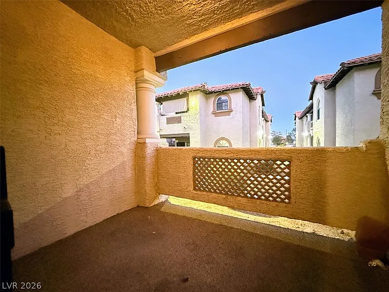 1403 Santa Margarita St #D — Photo 15