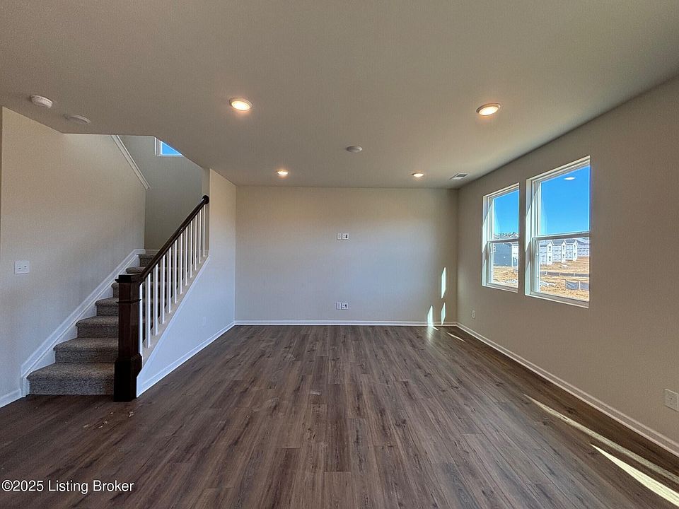 2nd image of 16817 Aiken Ridge Cir