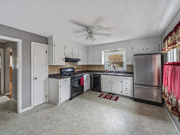 5th image of 25 Lincoln Ave