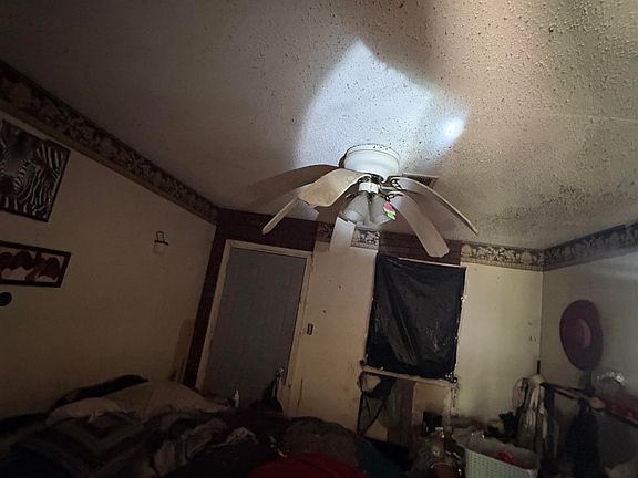 3rd image of 2483 Winnona Ave