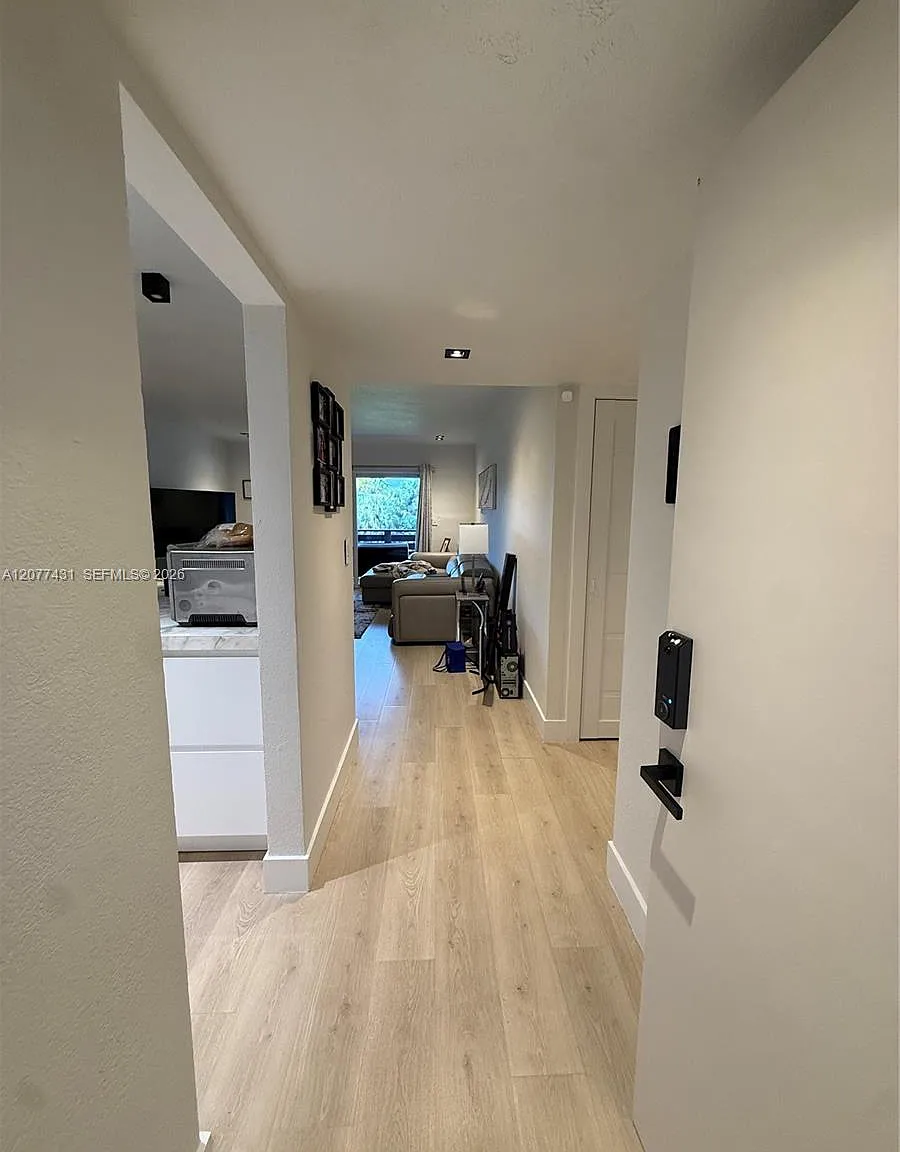 Dadeland Capri Condo — Photo 2