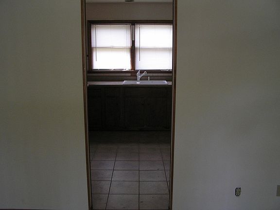 3rd image of 1007 Elizabeth Dr APT D