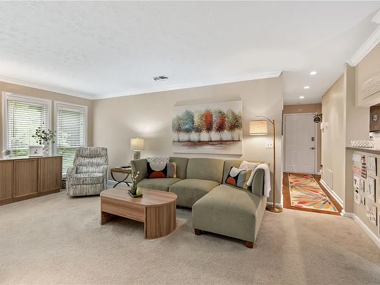525 Warm Springs Cir — Photo 8