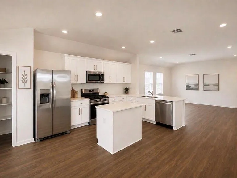 7907 Elk Grove Ln — Photo 6