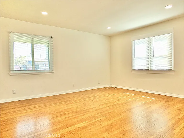 4036 E Vermont St — Photo 27