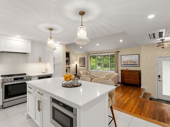 3rd image of 115 Ridge St