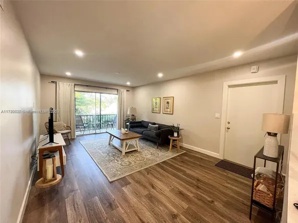 7949 SW 104th St APT 214-D, Miami, FL 33156