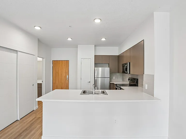 The 72nd Apartments — Photo 47