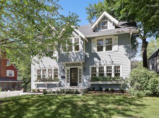 5723 Waterbury Cir, Des Moines, IA 50312