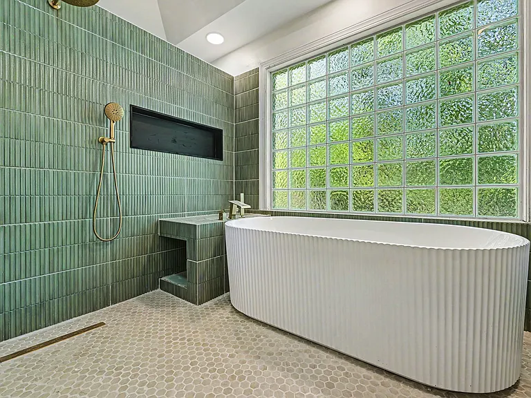 301 Helmsdale Dr — Photo 23
