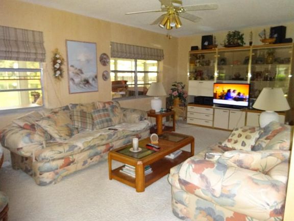 5th image of 4715 Rainbow Dr