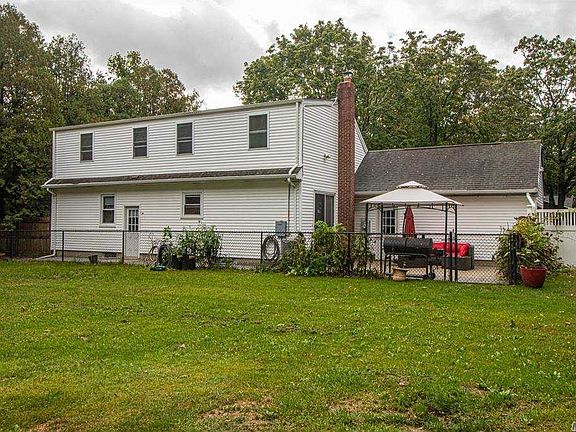 4th image of 249 Waverly Ave