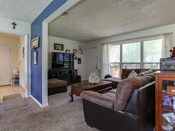 5th image of 424 Edison Dr