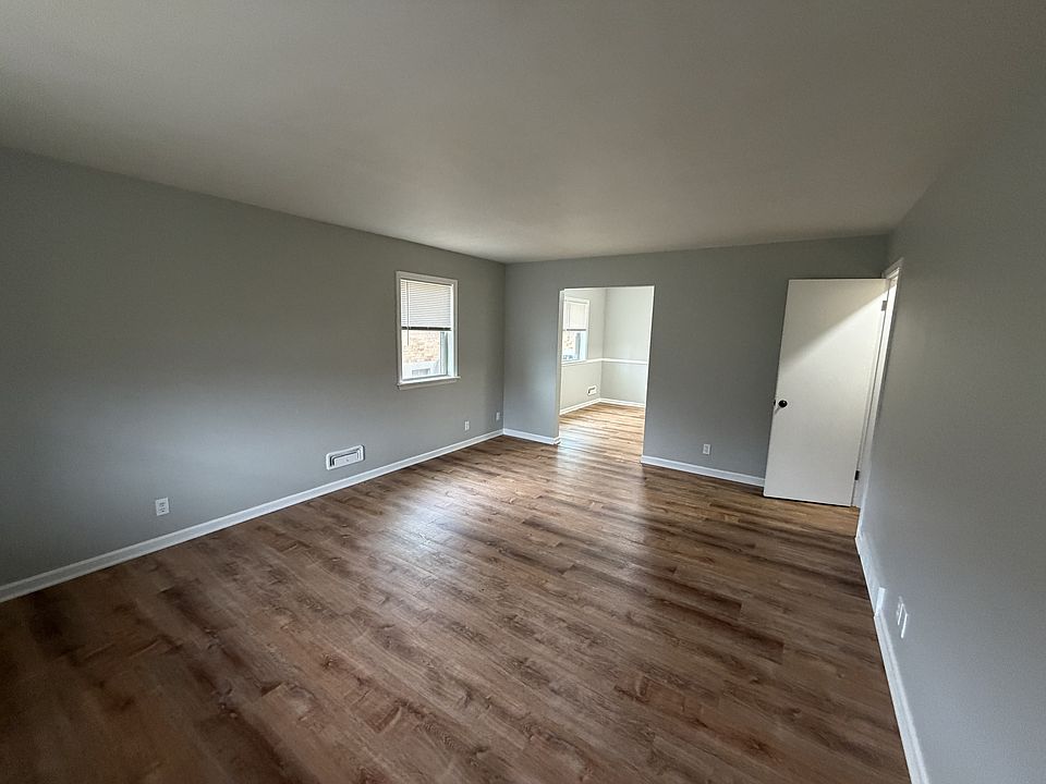 1st image of 325 Idlewylde Dr Unit 2