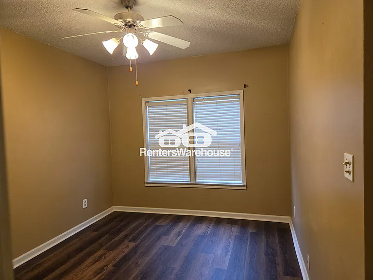 203 Ivy Green Ln — Photo 17