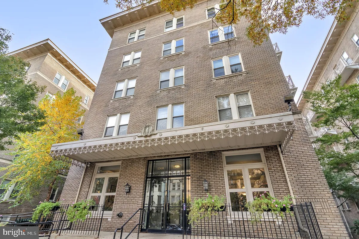 Building Photo - 1308 Clifton St NW #210