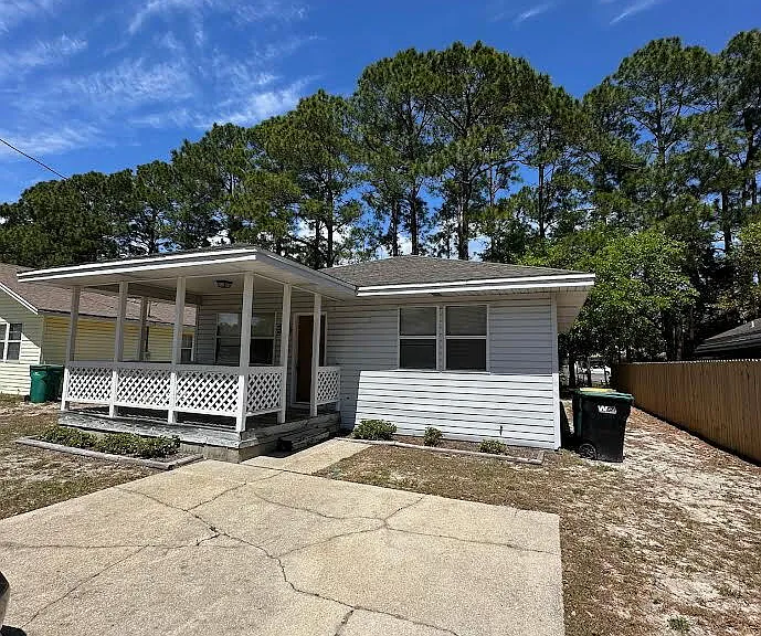 324 Michael Ct — Photo 1