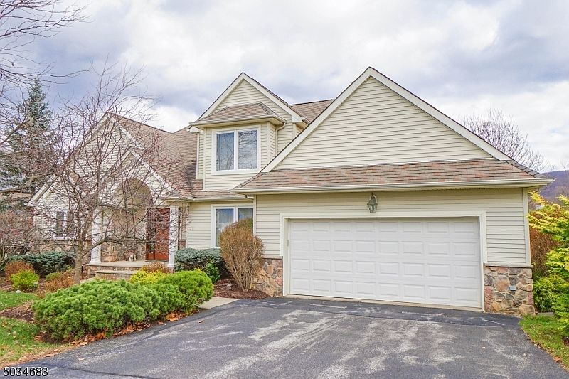 1st image of 30 Witherwood Dr