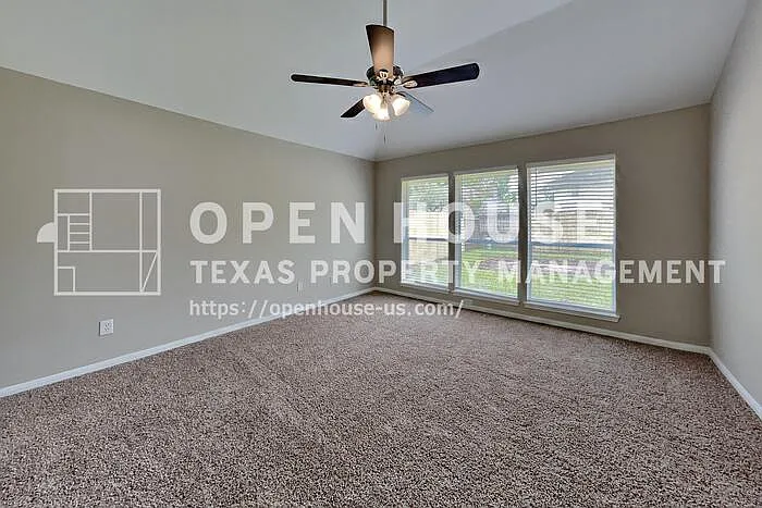 2222 Friarwood Trl — Photo 10