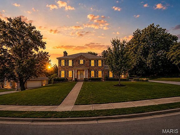 2nd image of 1208 Chateau Woods Dr
